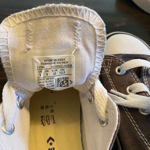 Converse All Stars Low Top in Gray - Size 9